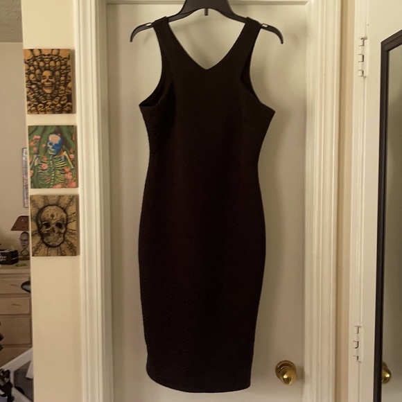 Perfect Little Black Dress that hugs every curve - Picture 1 of 2